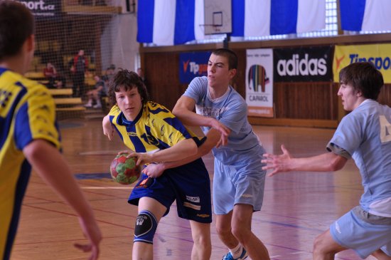 Házenkářský mladší dorost KH Kopřivnice vyhrál slušně obsazený domácí turnaj. Za deset dní už jej čeká úvodní jarní zápas v I. lize, které po podzimu vévodí.
FOTO: JANA FEILHAUEROVÁ