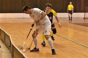 S Bulldogs Brno B vydřeli kopřivničtí Vikingové v neúplné sestavě těsné vítězství 7:6. Přispěl k němu i Zdeněk Matúš (na snímku v tmavém).
FOTO: JANA FEILHAUEROVÁ