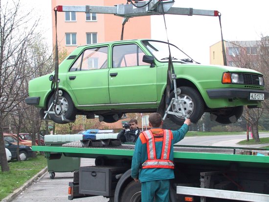 Letošní čištění komunikací a chodníků ve městě bude probíhat v pozměněném režimu. Řidiče čekají ještě větší komplikace s parkováním než v minulosti.
FOTO: DANA HOĎÁKOVÁ