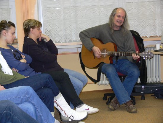 O Salesiánech, undergroundu, motorkách a křesťanství mimo kostel přednášel minulý týden v Petřvaldu tamní rodák Ladislav Heryán.
FOTO: ILONA MAZALOVÁ