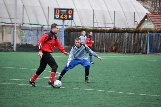Kopřivnické mužstvo v přípravném zápase na novojičínské umělé trávě remizovalo s celkem Veřovic 0:0.
FOTO: JANA FEILHAUEROVÁ
