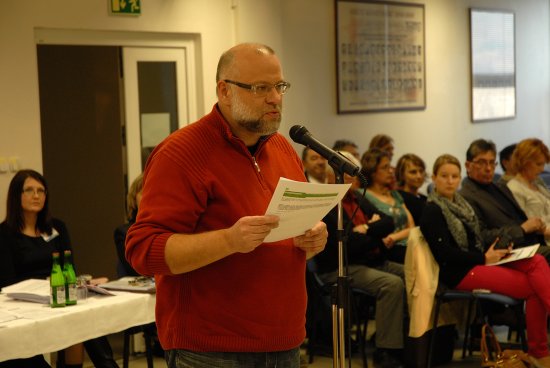 Jaromír Naleraj před zastupiteli hájil nabídku dosavadního provozovatele kulturního domu Agentury Fox, úspěšný ale nebyl. Koncesní řízení bylo zrušeno a provozování KD má od poloviny roku převzít příspěvková organizace.
FOTO: DAVID MACHÁČEK