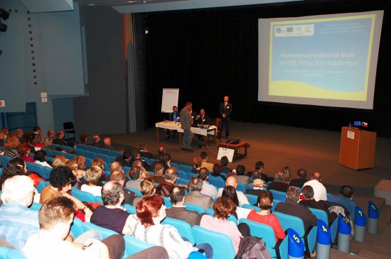 Konference se zástupci zaměstnavatelů fakticky zahájila projekt, který má v průběhu dvou let přinést nejen lepší vybavení, ale i zkvalitnění výuky na zdejší střední škole. 
FOTO: VOŠKOP