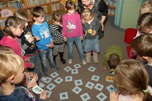 Kopřivnická městská knihovna nabídla v rámci Noci s Andersenem pohádky a soutěže předškolním dětem.
FOTO: DAVID MACHÁČEK