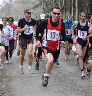 David Hanke (č. 13) vybojoval v Běhu do vrchu druhou příčku mezi  muži do 49 let.
FOTO: JANA FEILHAUEROVÁ