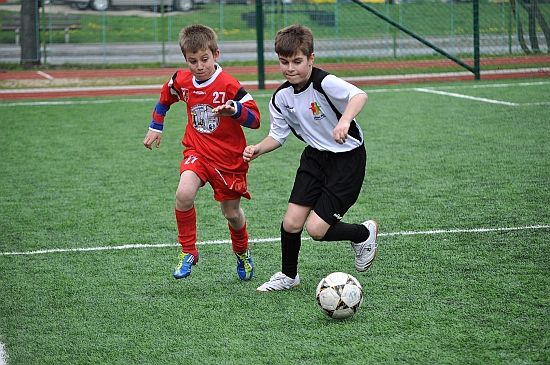 Vítězem okrskového kola McDonald’s Cupu 1. - 3. tříd se stala kopřivnická ZŠ E. Zátopka, která porazila všechny soupeře, včetně ZŠ Alšova (na snímku), kterou zdolala 2:0.
FOTO: J. FEILHAUEROVÁ