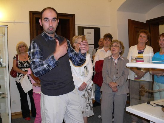 Vedoucí příborského muzea Václav Michalička osobně předváděl a podrobně komentoval rozdělávání tzv. živého ohně, který byl spjat s magickými obřady.
FOTO: ILONA MAZALOVÁ