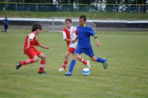 Mladší žáci kopřivnického fotbalového klubu porazili v minulém týdnu Dolní Benešov i Opavu  a v tabulce krajského přeboru jim aktuálně patří třetí příčka.
FOTO: JANA FEILHAUEROVÁ