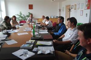 Starostové a místostarostové obcí ze správního obvodu Kopřivnice se v pátek sešli na kopřivnické radnici, aby se dozvěděli novinky například z oblasti legislativy.
FOTO: DANA HOĎÁKOVÁ