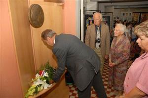 System.Linq.Enumerable+<TakeIterator>d__25`1[System.Char]