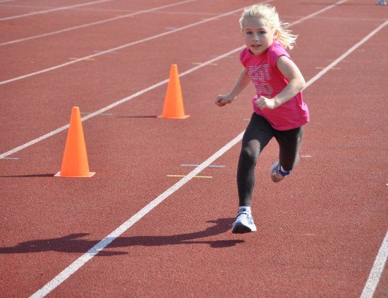 Nikola Chovanečková vybojovala po velkém souboji s Natálií Maternovou (obě LBK Kopřivnice) ve zlínském víceboji druhou příčku v kategorii dívek r. 2005 a mladší.
FOTO: JANA FEILHAUEROVÁ