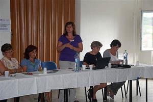 V rámci jednání pracovní skupiny Osob v tíživé životní situaci, které proběhlo v závěru června, byli přítomní seznámeni i se způsobem financování služeb pro další období.            
FOTO: DANA HOĎÁKOVÁ