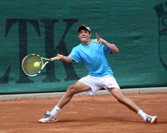 Odchovanec kopřivnického tenisového klubu Dominik Bartoň vybojoval zlato ve čtyřhře na tenisovém mistrovství ČR starších žáků, které hostil na přelomu července a srpna Jablonec nad Nisou.
FOTO: VÍT ČERNÝ (DENÍK)