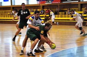 Daniel Hojník (ve světlém dresu), který je jednou ze dvou externích posil Kopřivnice, se v mezinárodním turnaji představil ve všech třech utkáních domácího týmu.
FOTO: JANA FEILHAUEROVÁ