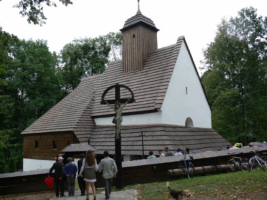 Kostel sv. Kateřiny se dočkal rekonstrukce. Památka z přelomu čtrnáctého a patnáctého století má opravené dřevěné části i omítky a to díky evropské dotaci.
FOTO: ILONA MAZALOVÁ
