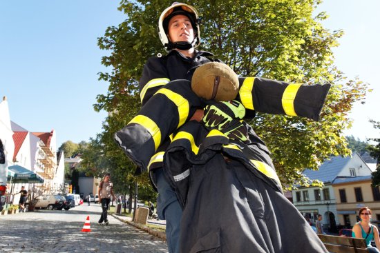 Náročný závod TFA na Štramberskou trúbu opět po roce prověřil fyzickou zdatnost desítek profesionálních i dobrovolných hasičů.
FOTO: JAKUB KOZÁK