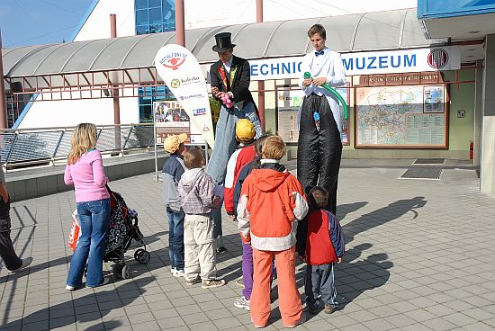 Kromě žonglérů, akrobatů či kouzelníka čekalo na účastníky Dětského dne v Technickém muzeu také poučení o bezpečnosti.
FOTO: D. MACHÁČEK
