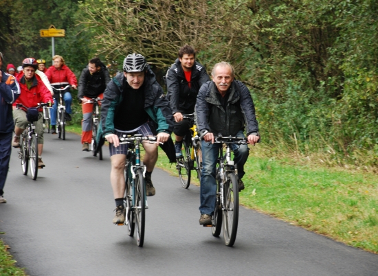 Také starostové Kopřivnice a Příbora Josef Jalůvka a Milan Strakoš si vyzkoušeli nové spojení obou měst. Cyklostezka podél Lubiny byla slavnostně otevřena přesně před týdnem.
FOTO: DANA HOĎÁKOVÁ