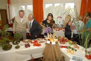 Tradiční výstava v Katolickém domě v Lubině lákala na výpěstky zahrádkářů a jako každoročně také na sbírku hub Jaromíra Durčeka.
FOTO: DAVID MACHÁČEK