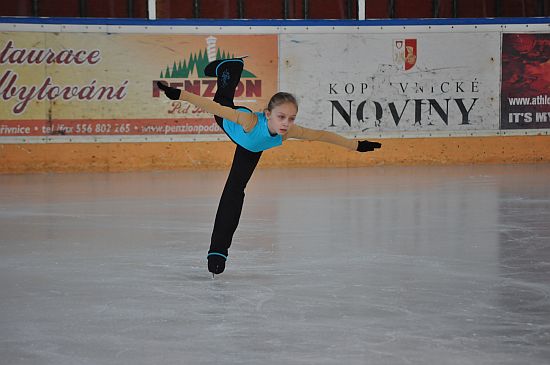 Také Martina Gajdušková, která bude kopřivnický klub reprezentovat v kategorii nejmladšího žactva, se představila na místním ledě při povinných testech.
FOTO: JANA FEILHAUEROVÁ