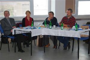 Členové hodnotící komise s předsedkyní Marií Petrovou přijeli do Kopřivnice na první kolo obhajoby, v níž Kopřivnice prezentovala zapojení veřejnosti.
FOTO: DANA HOĎÁKOVÁ