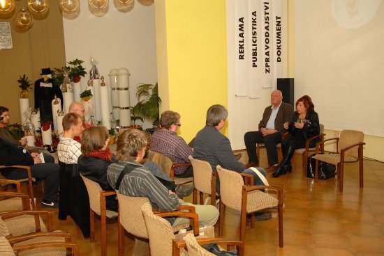V rámci letošního ročníku Kafky přednášeli lidem z regionálních televizí také dva z největších tuzemských odborníků na reklamu Jitka Vysekalová a Jiří Mikeš 
FOTO: DAVID MACHÁČEK