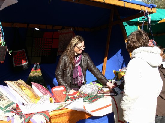 Lenka Dostálová z Petřvaldu je od soboty čerstvou držitelkou certifikátu Moravské Kravařsko regionální produkt za předměty vyrobené metodou patchworku.
FOTO: ILONA MAZALOVÁ