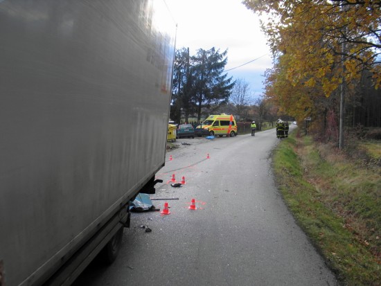 Policie hledá svědky dopravní nehody, která se stala v úterý 6. listopadu v odpoledních hodinách mezi Příborem a Závišicemi v místě nazývaném Točna. 
FOTO: PČR