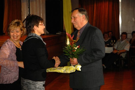 Na seniorském odpoledni byl jako nejaktivnější účastník akcí pořádaných v rámci Kopřivnického roku aktivního stárnutí vyhodnocen Zdeněk Klečka.
FOTO: DAVID MACHÁČEK