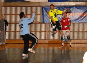 Hosté ze Zubří ovládli palubovku sportovní haly ZŠ Emila Zátopka a vybojovali nad domácími házenkáři vítězství.
FOTO: DAVID MACHÁČEK