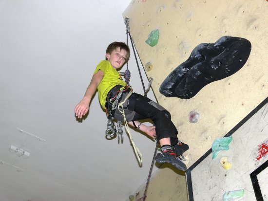Lezení je pro mladé lezce forma adrenalinu, shodli se všichni účastníci soutěže Tendon Cup regionální pohár mládeže 2012, kteří trénují na příborské stěně na ulici Dukelské.
FOTO: ILONA MAZALOVÁ