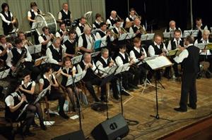 V pozměněném obsazení a pod taktovkou nového dirigenta Pierre Scotta otevřel Městský dechový orchestr Kopřivnice rok 2013 novoročním koncertem v kulturním domě. Vydařený koncert by se mohl stát novou tradicí.
FOTO: DAVID MACHÁČEK