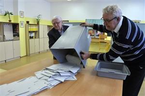 System.Linq.Enumerable+<TakeIterator>d__25`1[System.Char]