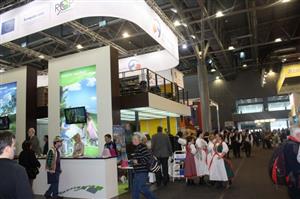 Stánek Moravskoslezského kraje na veletrhu Regiontour lákal nejen na folklor, ale také na regionální speciality z kuchařky Jak šmakuje Moravskoslezsko.
FOTO: LUKÁŠ FILIP