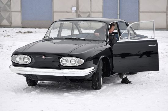 Unikátní Tatra 603 A se po náročných restaurátorských zásazích v dílnách Ecorry vrátila do původní podoby tak, jak byla vyrobena před půl stoletím.
FOTO: DAVID MACHÁČEK