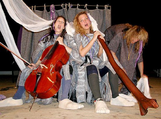 Nikolu Zbytovskou a Barboru Seidlovou bude možné vidět jako čarodějnice v nedělní pohádce.
FOTO: DIVADLO MALÉHRY