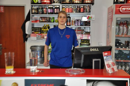 Bývalá plavkyně Petra Klosová vypadá v práci spokojeně. Důležité pro ni je, že může předávat své sportovní zkušenosti dalším lidem.
FOTO: JANA FEILHAUEROVÁ