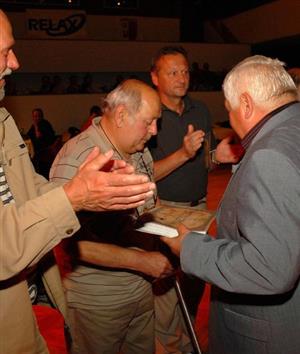 Zesnulý Jiří Mayer byl mezi oceněnými členy Klubu házené Kopřivnice, kteří v červnu 2009 převzali ocenění u příležitosti padesátiletého výročí klubu.