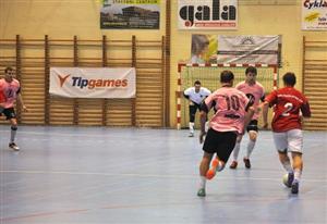 Ve finále Ámos Cupu, turnaje pořádaného učitelem Janem Slezákem, porazil tým UEFA celek 1. FC Bari těsně 1:0.
FOTO: JANA FEILHAUEROVÁ