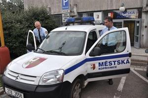 Většina přestupků, kterými se v minulém roce zabývala městská policie, se udála v oblasti dopravy či porušování veřejného pořádku.
FOTO: DAVID MACHÁČEK