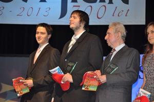 Mezi nejlepšími sportovci okresu pro rok 2012 figurovali v kategorii jednotlivců také mladí házenkáři KH Kopřivnice Adam Reček a Petr Chalupa.
FOTO: JANA FEILHAUEROVÁ