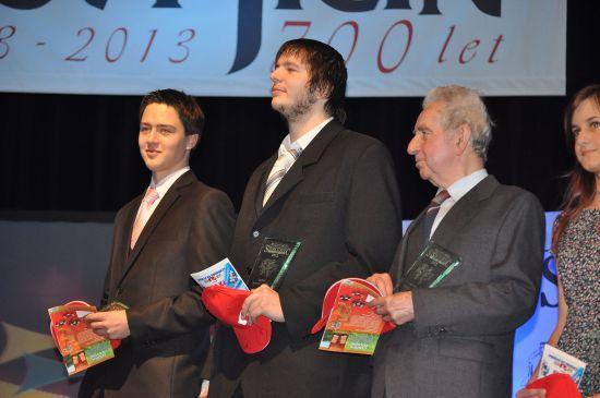 Mezi nejlepšími sportovci okresu pro rok 2012 figurovali v kategorii jednotlivců také mladí házenkáři KH Kopřivnice Adam Reček a Petr Chalupa.
FOTO: JANA FEILHAUEROVÁ