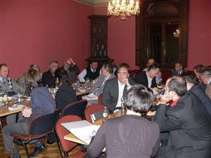 V roce 2007 na závěrečném jednání dokončila komise pro strategický rozvoj práci na dokumentu, který se bude v průběhu následujících dvou let aktualizovat 
FOTO: DANA HOĎÁKOVÁ