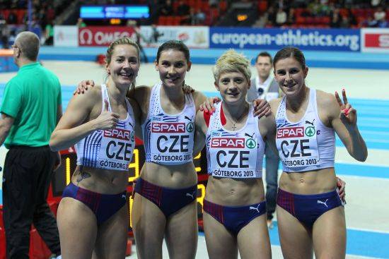 České kvarteto, jehož součástí byla i Lenka Masná (třetí zleva), vybojovalo na mistrovství Evropy v Göteborgu krásný bronz ve štafetě na 4 x 400 metrů.
FOTO: ALEŠ GRÄF, WWW.GRAF.CZ
