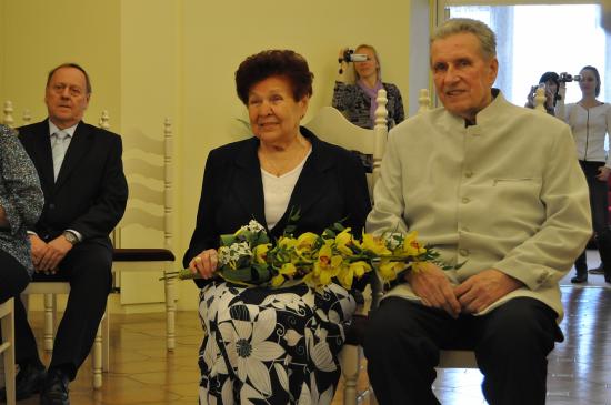 Manželé Jiřina a Miloslav Pundovi minulý týden v obřadní síni oslavili diamantovou svatbu. Obnovili si svůj slib po šedesáti letech. 
FOTO: DANA HOĎÁKOVÁ