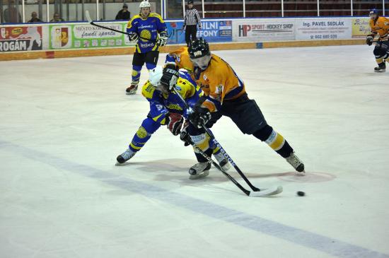 Kopřivnice zdolala v semifinále play-off Krnov. Finálovou sérii s Uničovem, který vyřadil Horní Benešov, rozehrála ve středu 20. března na domácím ledě.
FOTO: DAVID MACHÁČEK