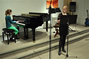 Výuka hudby na zdejší ZUŠ Zdeňka Buriana se poněkud proměňuje. Důkazem toho je také první koncert populární hudby, který se uskutečnil minulý týden.
FOTO: DAVID MACHÁČEK