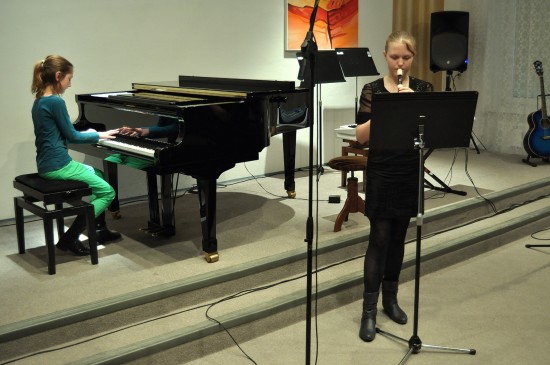 Výuka hudby na zdejší ZUŠ Zdeňka Buriana se poněkud proměňuje. Důkazem toho je také první koncert populární hudby, který se uskutečnil minulý týden.
FOTO: DAVID MACHÁČEK