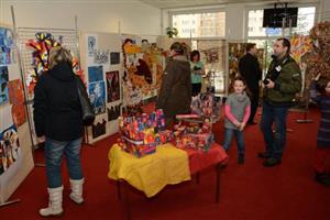 Výstava ve vestibulu radnice ukazuje tvorbu žáků ZUŠ MIS music. V příštím týdnu se připravuje i koncert hudebníků.
FOTO: DAVID MACHÁČEK