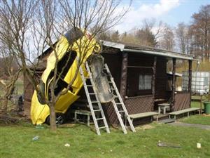 Jen uplynulou neděli řešili policisté tři dopravní nehody, při nichž se zranilo pět osob. Důvodem havárie osobního vozu v Hájově, při níž se zranil 39letý řidič, byla pravděpodobně rychlost.
FOTO: PČR